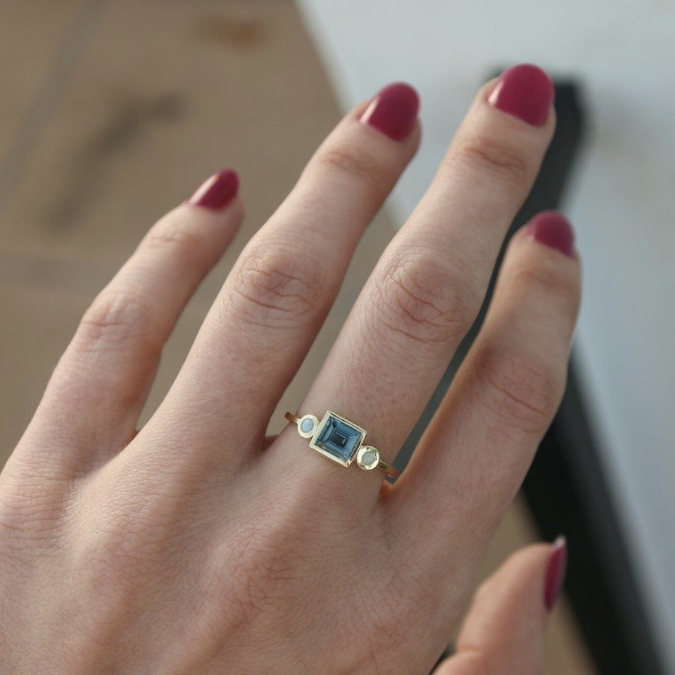 Women's Fashion Personalized Gemstone Ring
